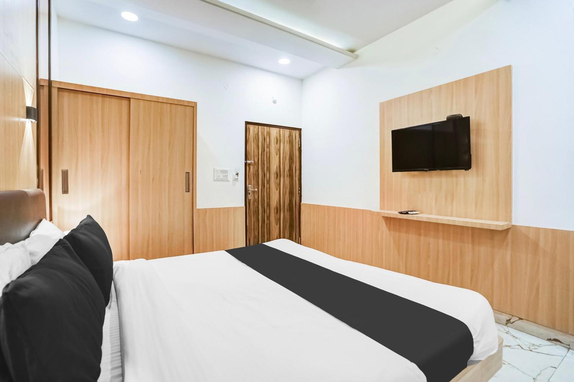 Super Townhouse Jagatpura Hotel